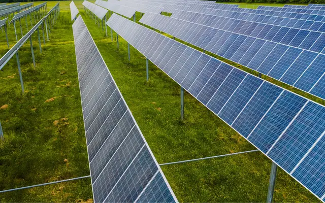 Combinar 37,5 MWp de energía solar con almacenamiento en baterías en Boundiali