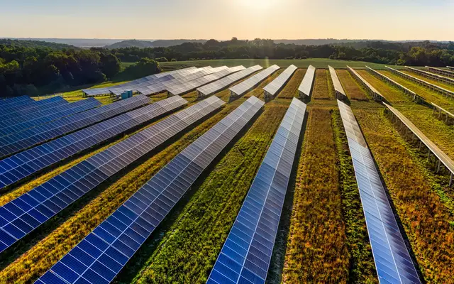 Impulsar los desarrollos solares fotovoltaicos en Uzbekistán