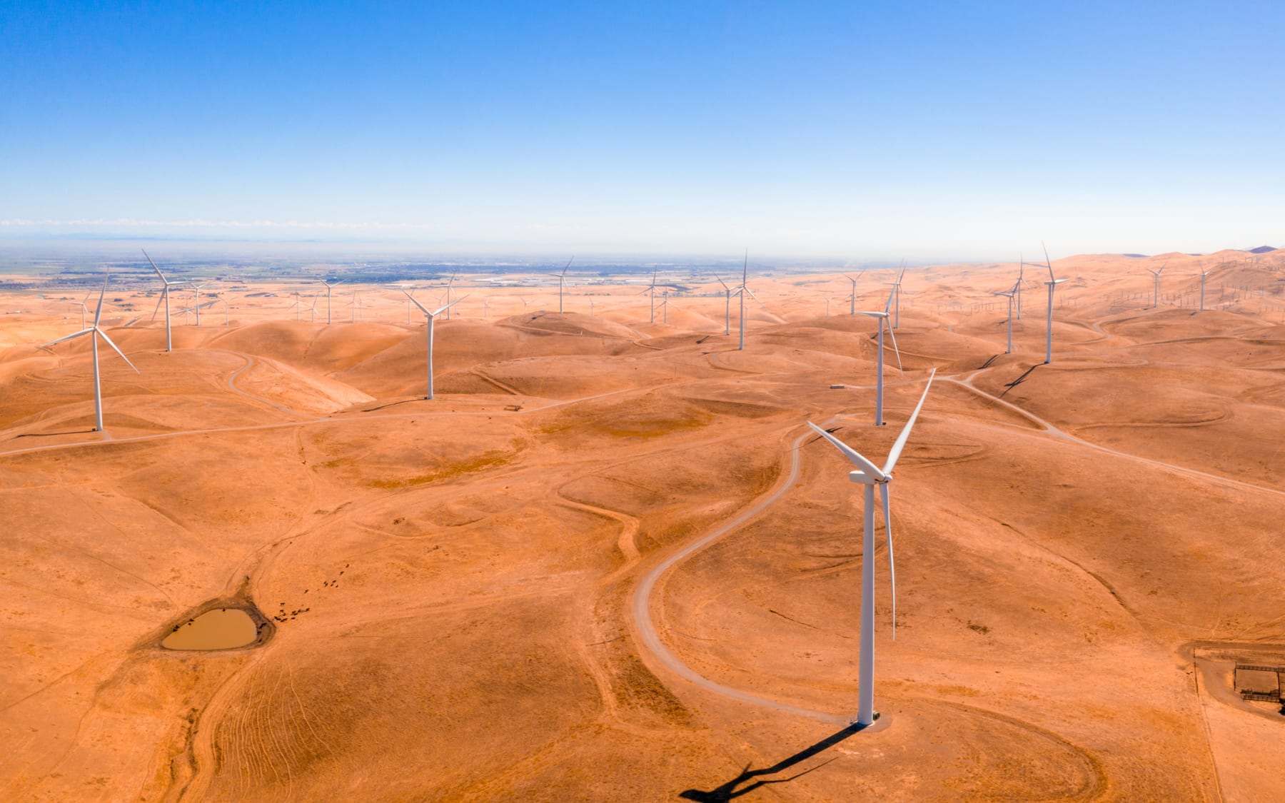 Apoyar la ejecución del parque eólico de 400 MW de Dumat Al Jandal en Arabia Saudí