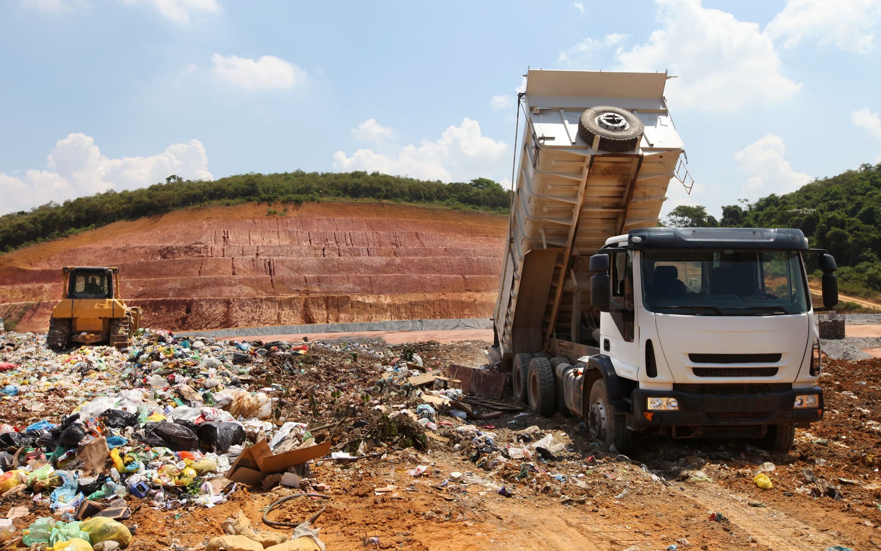 Un vertedero controlado y un futuro más seguro para los residuos de Maputo
