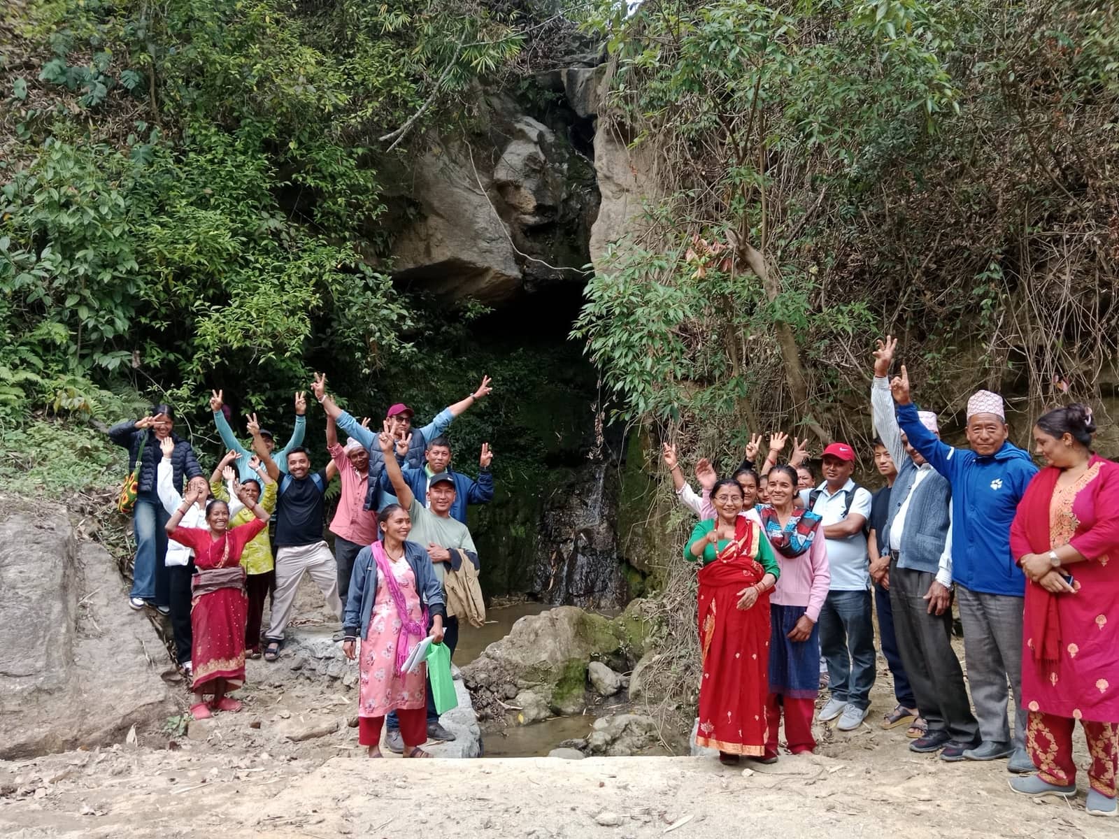 Proteger los manantiales junto a las carreteras en Nepal