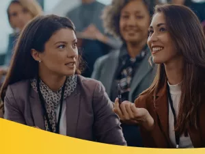 Dos mujeres de GOPA conversando