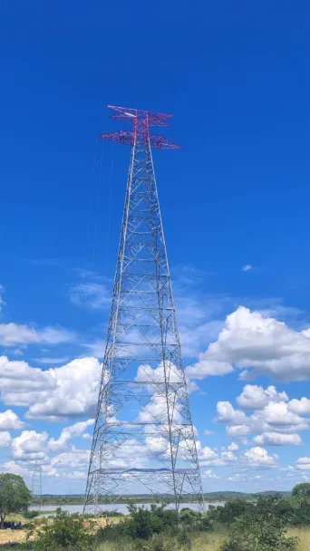 La torre de transmisión más alta de Mozambique, África.
