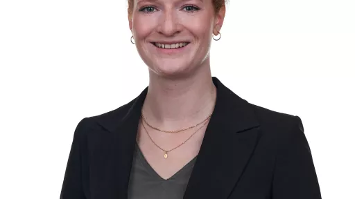 Nina Thurn headshot