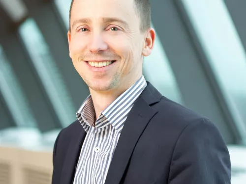Jakob Lutz headshot