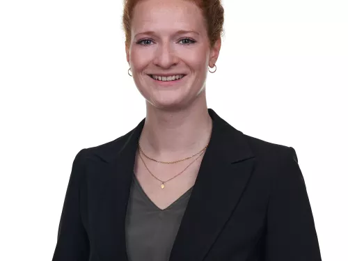 Nina Thurn headshot